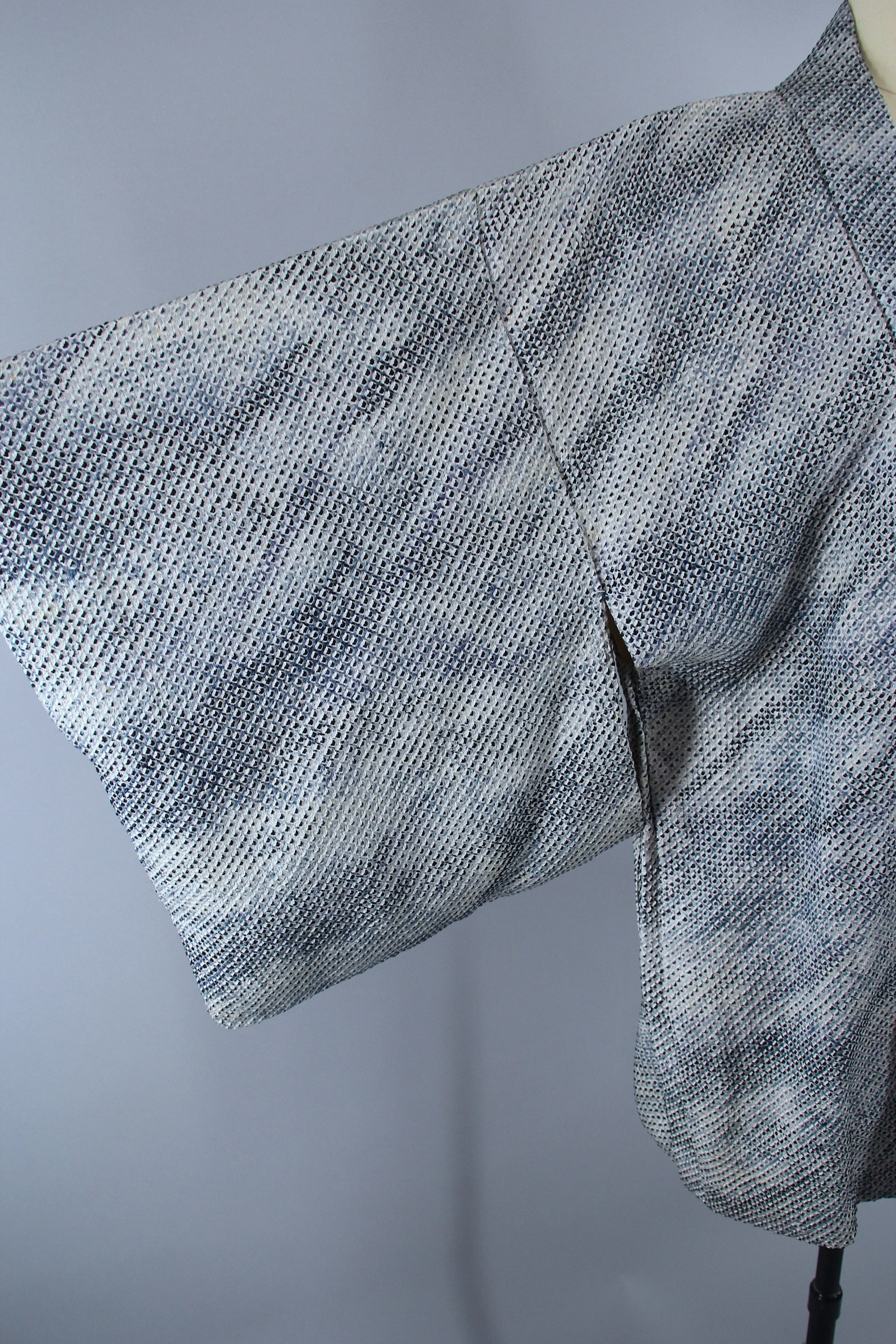 1950s Vintage Silk Haori Kimono Jacket Cardigan / Blue & White Shibori Dyed Ombre