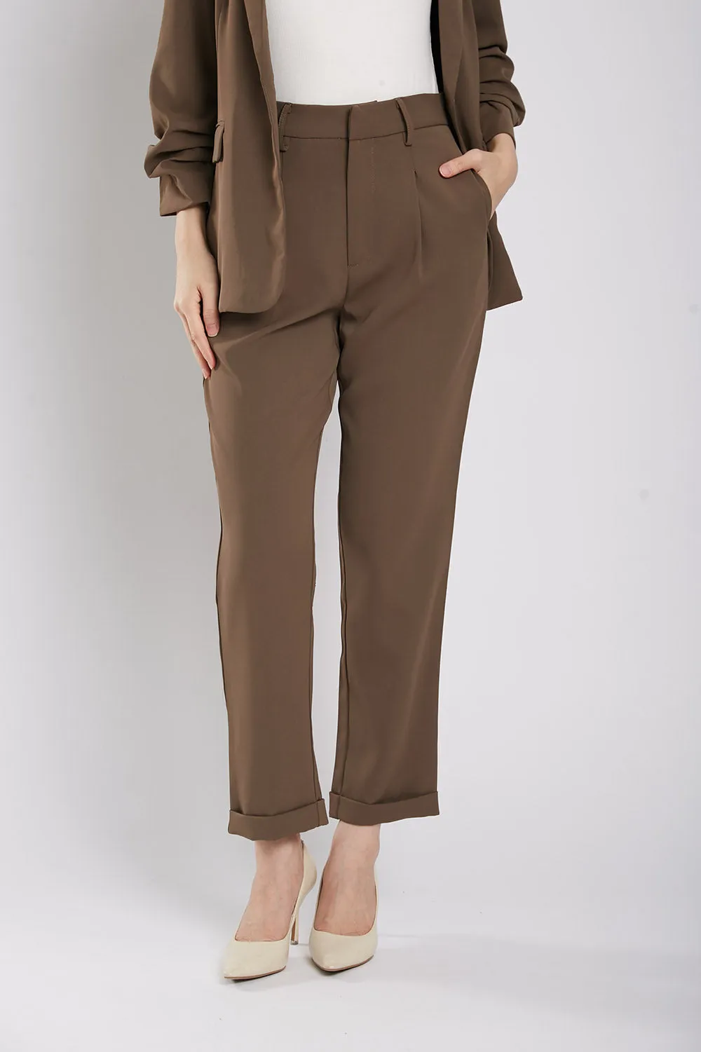 Carinne Tailored Pants in Coffee