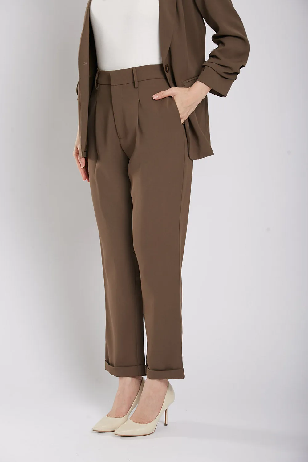 Carinne Tailored Pants in Coffee