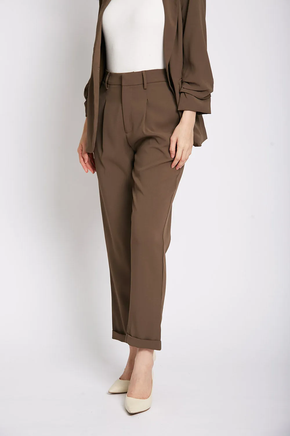 Carinne Tailored Pants in Coffee