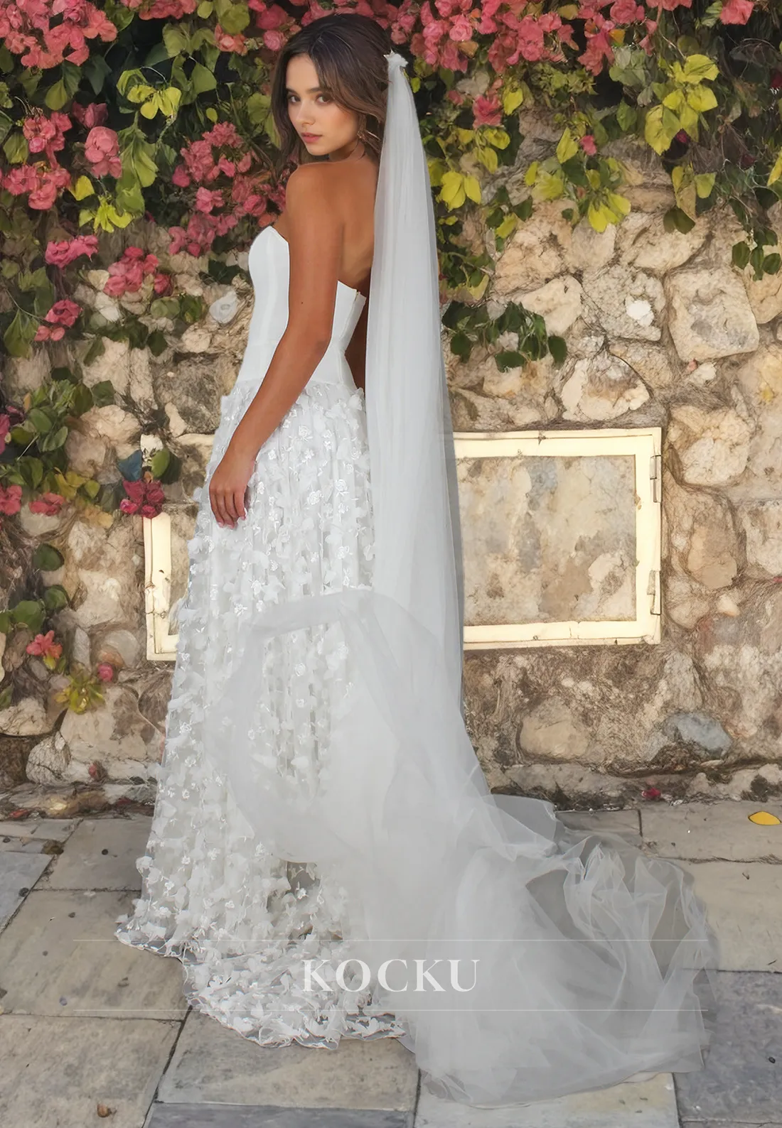 Chic&Modern Boho A Line Wedding Dress Sweetheart Bridal Dress with Train