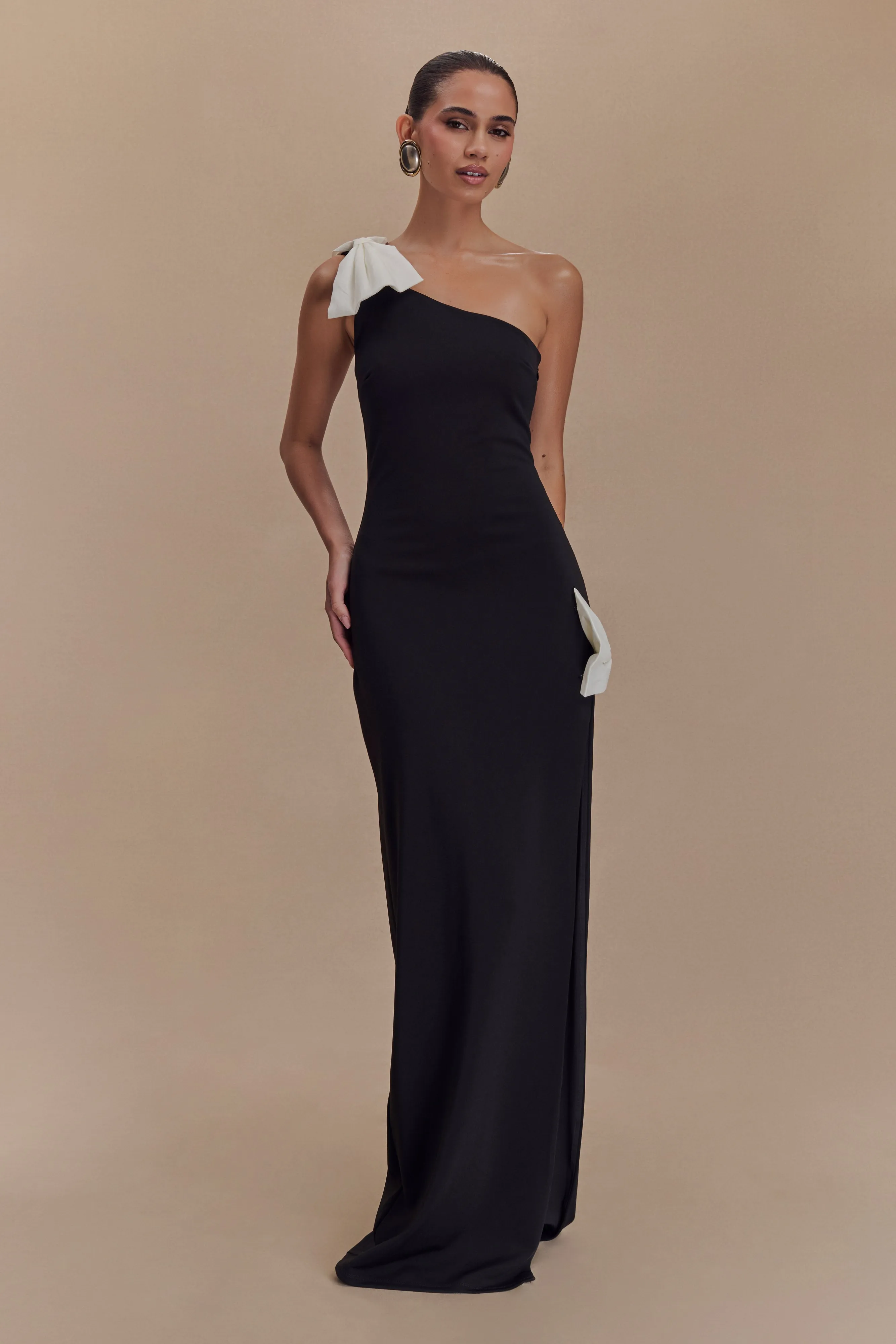 Hallie One Shoulder Bow Maxi Dress - Black/White