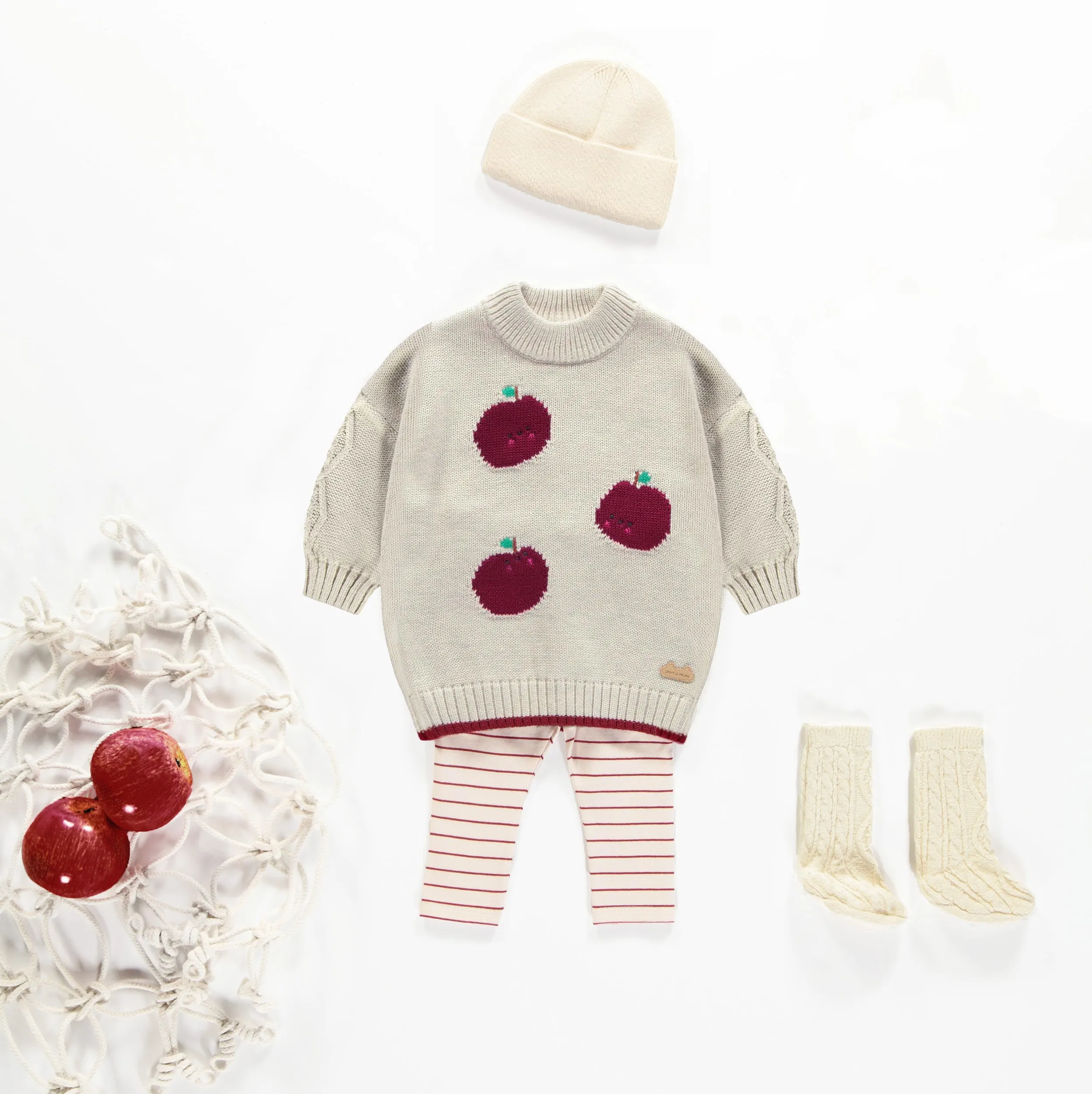 Robe en tricot crème à manches longues, col montant et motif de pommes, naissance || Cream knit dress with long sleeves, high collar and apple pattern, newborn