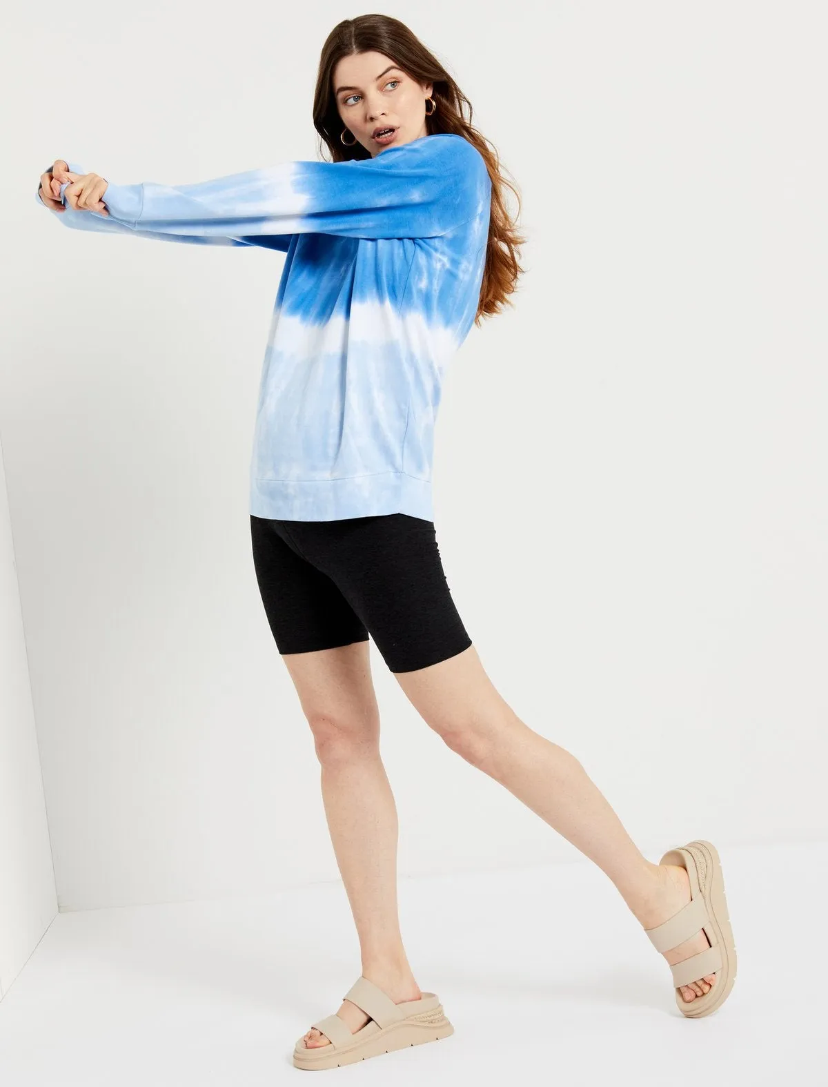 Tie-Dye Crew Neck Maternity Sweatshirt in Blue Tie-Dye